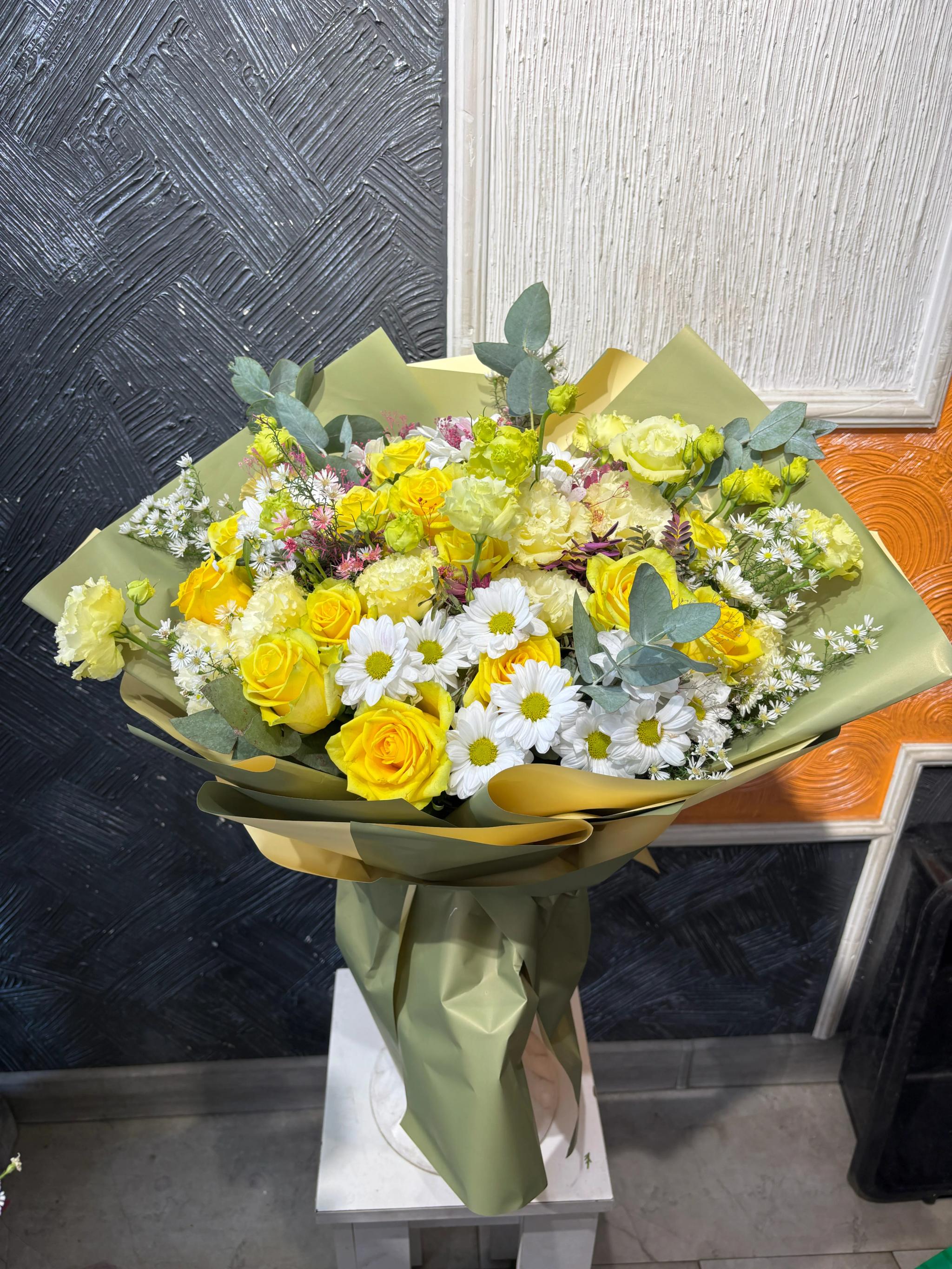 A luxurious bouquet | ծաղիկներ, ծաղկեպսակներ, բույսեր Երևան