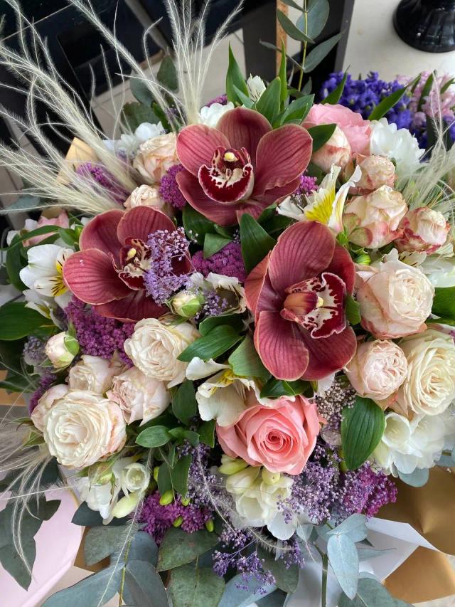 Roses and orchids in one bouquet | ծաղիկներ, ծաղկեպսակներ, բույսեր - առաքում Երևան