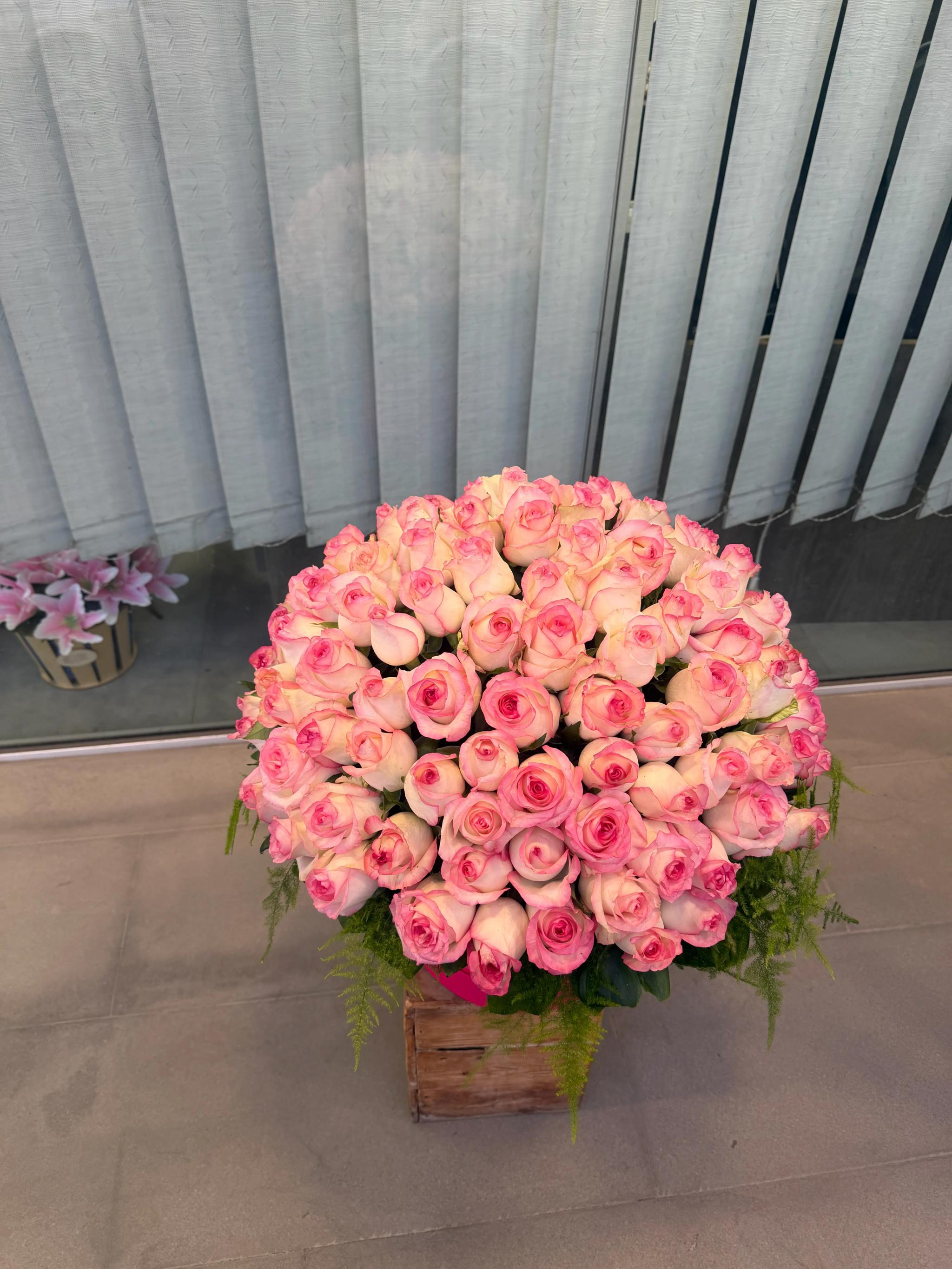 Elegant roses in a basket | ծաղիկներ, ծաղկեպսակներ, բույսեր Երևան