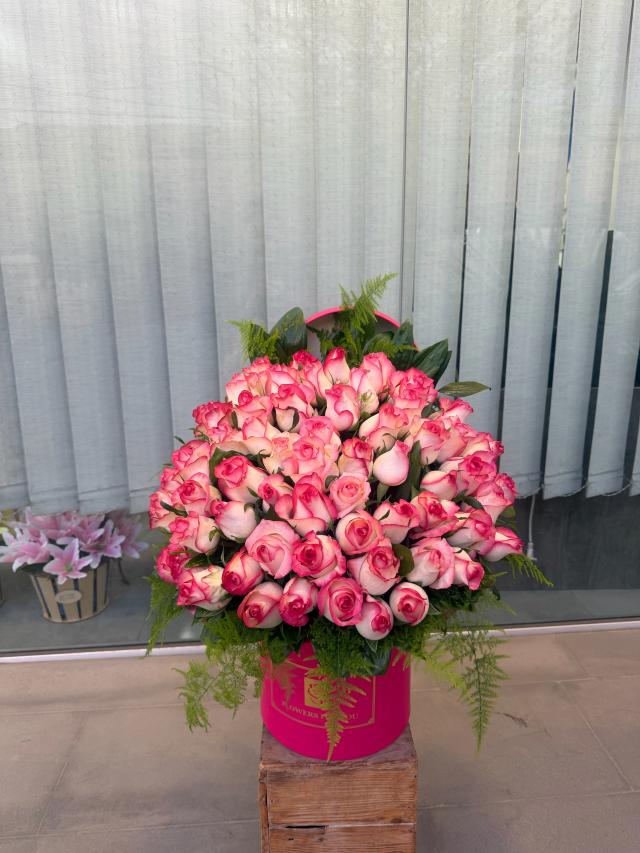 Roses in a box | ծաղիկներ, ծաղկեպսակներ, բույսեր - առաքում Երևան