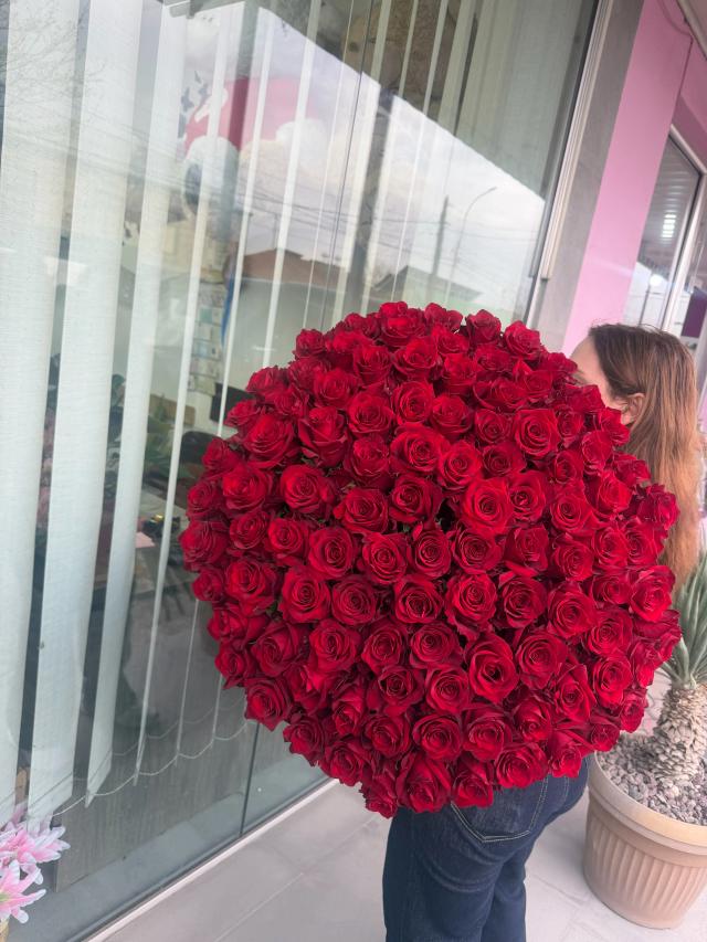 101 Bunch of Red Roses | ծաղիկներ, ծաղկեպսակներ, բույսեր - առաքում Երևան