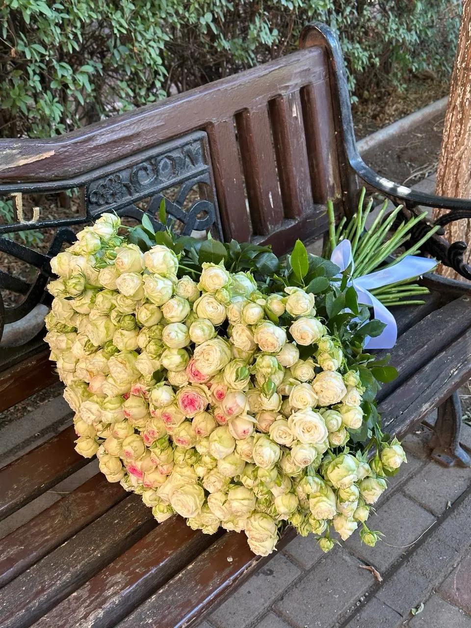 Luxurious bouquet of roses | ծաղիկներ, ծաղկեպսակներ, բույսեր Երևան