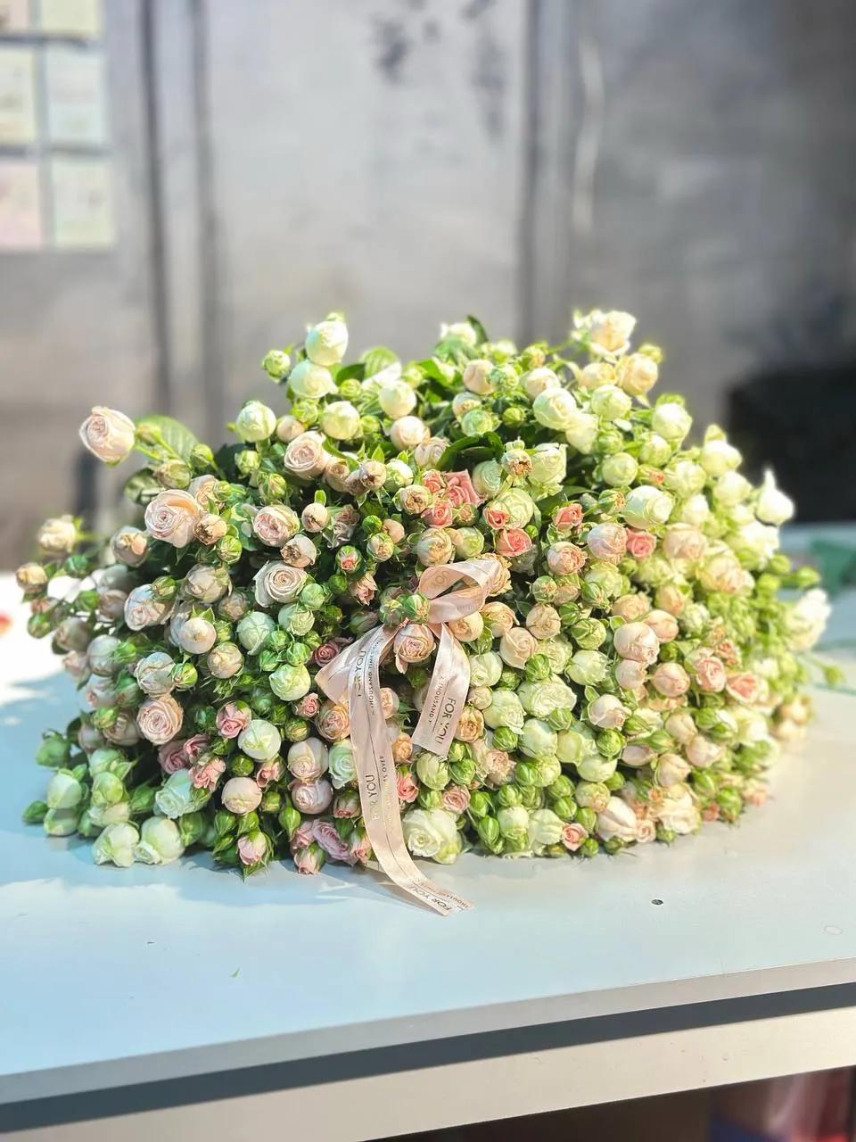 Luxurious bouquet of roses | ծաղիկներ, ծաղկեպսակներ, բույսեր Երևան