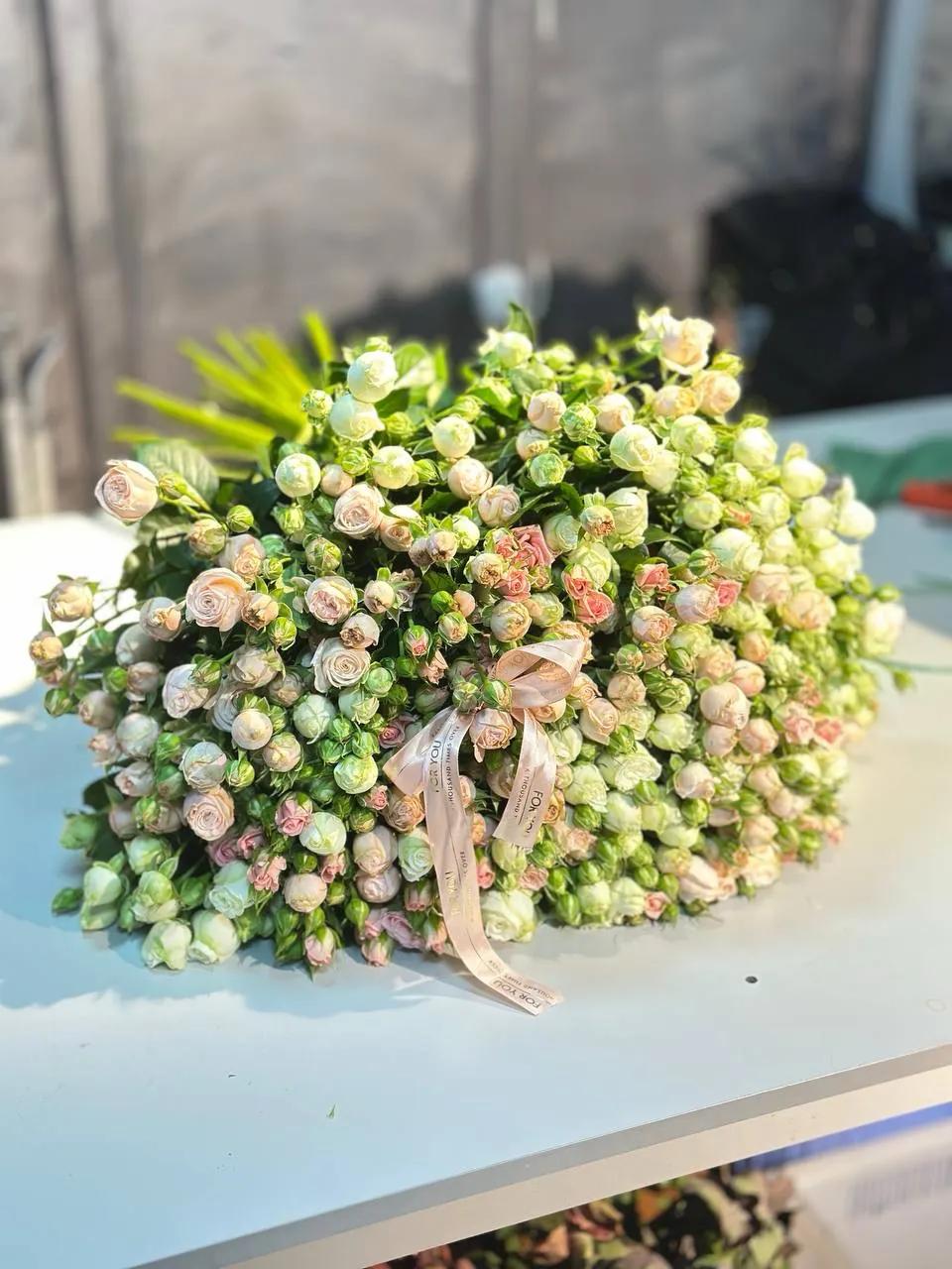 Luxurious bouquet of roses | ծաղիկներ, ծաղկեպսակներ, բույսեր Երևան