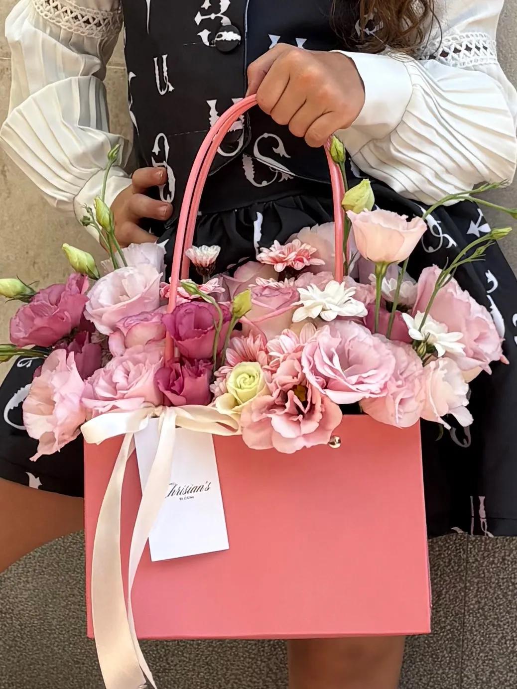 Delicate flowers in a box | ծաղիկներ, ծաղկեպսակներ, բույսեր Երևան Delicate flowers in a box | ծաղիկներ, ծաղկեպսակներ, բույսեր Երևան