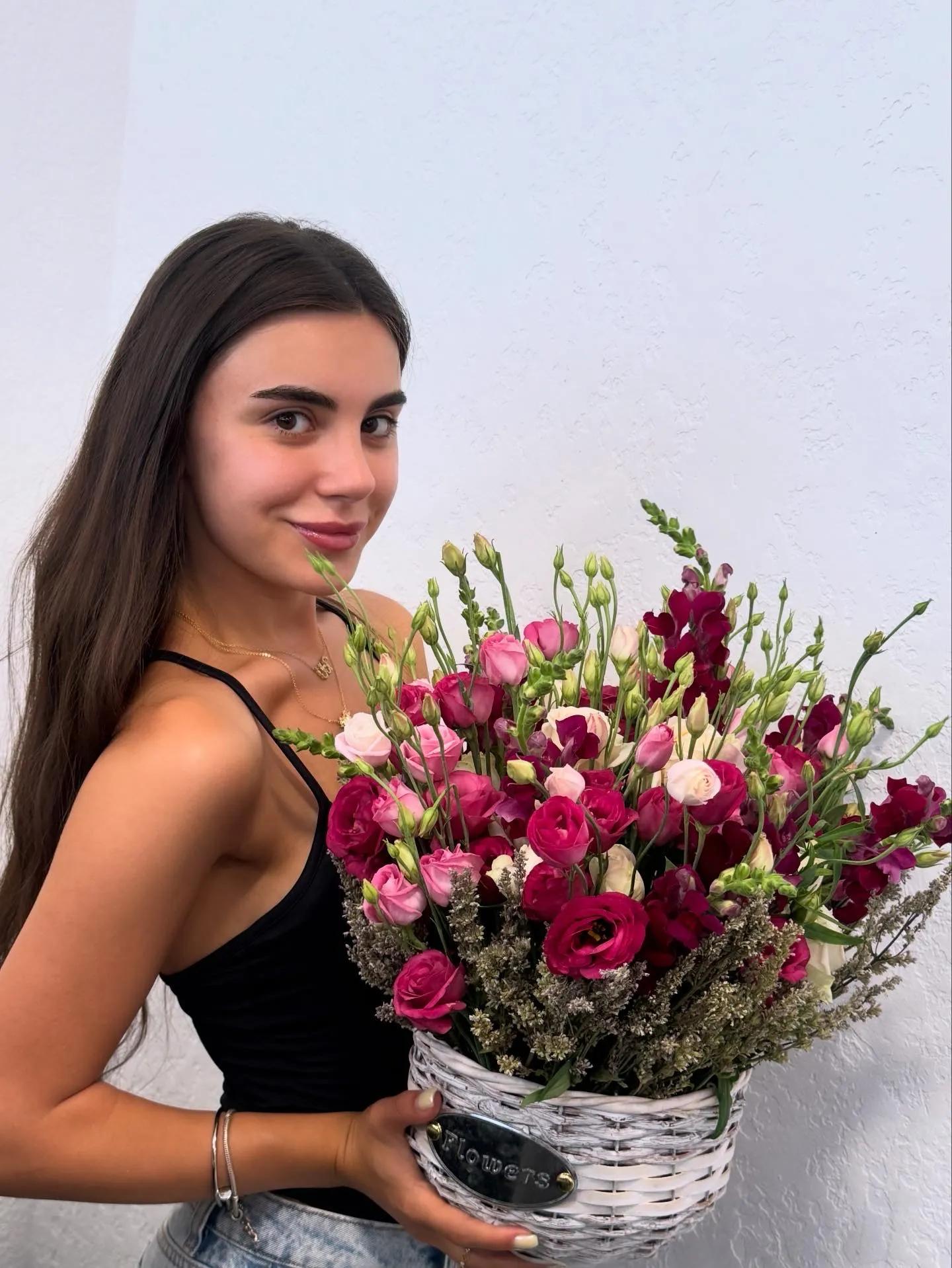 Flowers in a basket | ծաղիկներ, ծաղկեպսակներ, բույսեր Երևան Flowers in a basket | ծաղիկներ, ծաղկեպսակներ, բույսեր Երևան