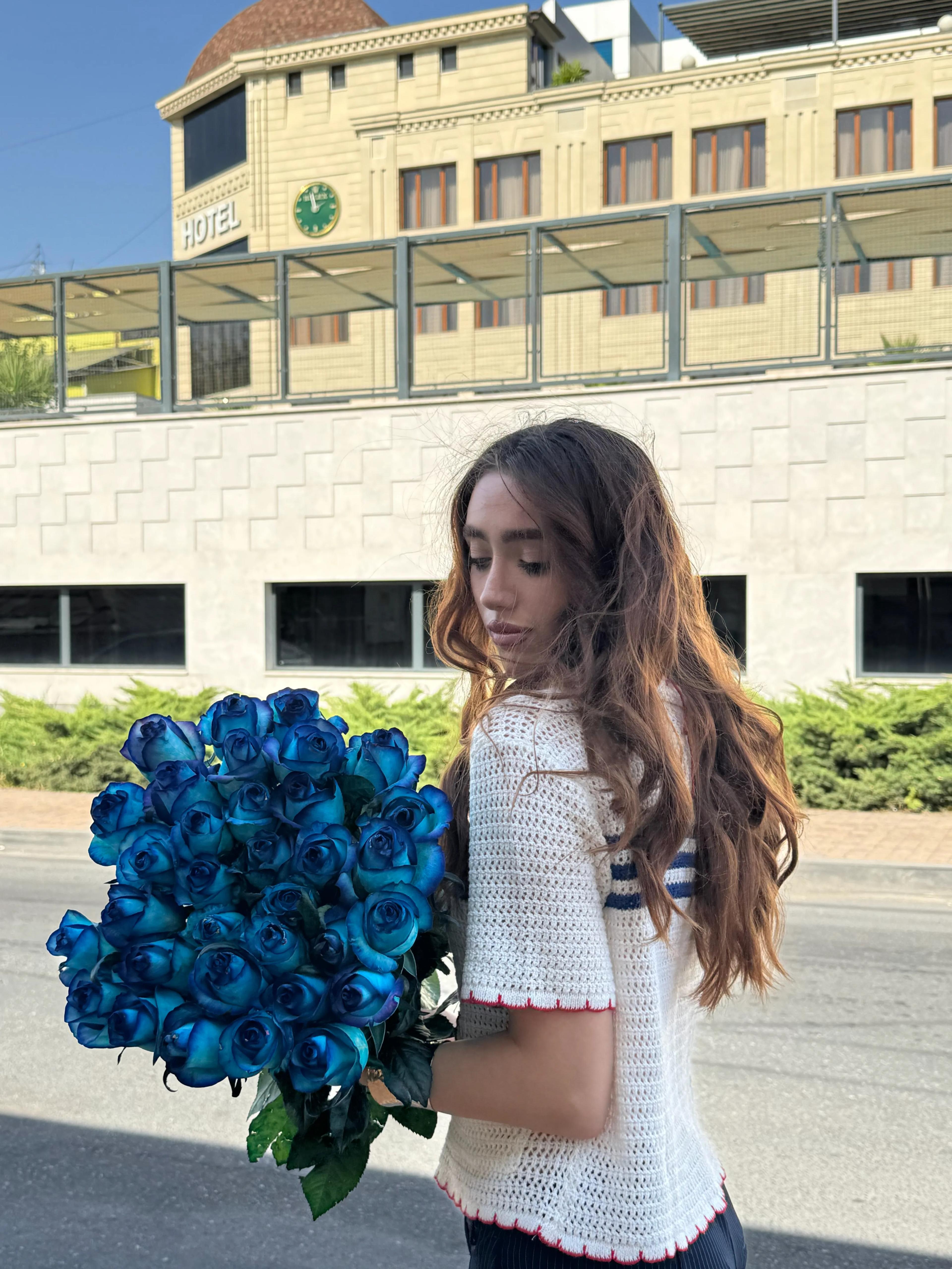 A bunch of blue roses | ծաղիկներ, ծաղկեպսակներ, բույսեր - առաքում Երևան A bunch of blue roses | ծաղիկներ, ծաղկեպսակներ, բույսեր - առաքում Երևան